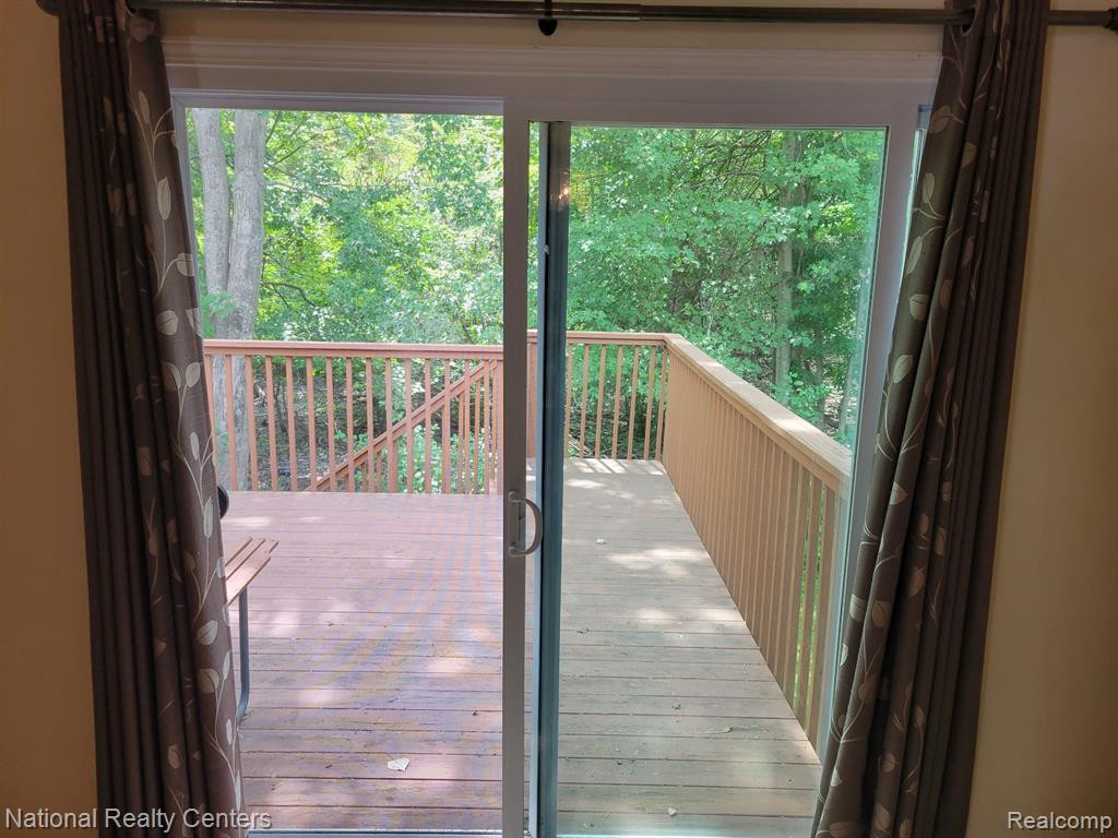 37008 CONDOR, Westland, MI — Photo 9