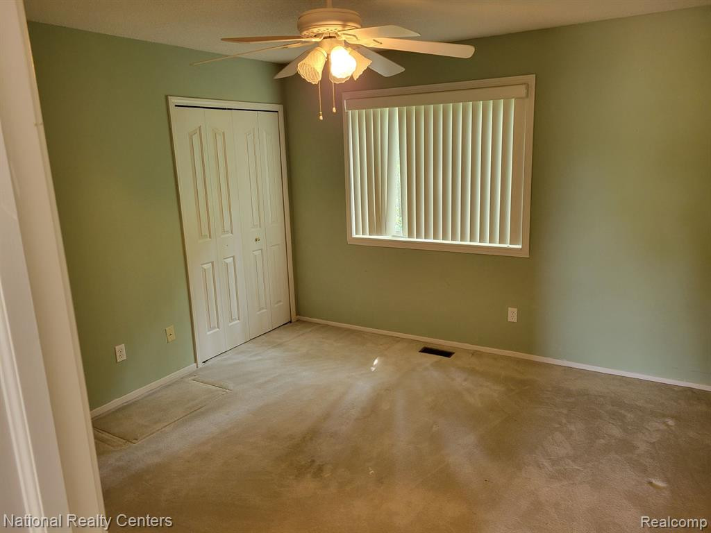 37008 CONDOR, Westland, MI — Photo 16