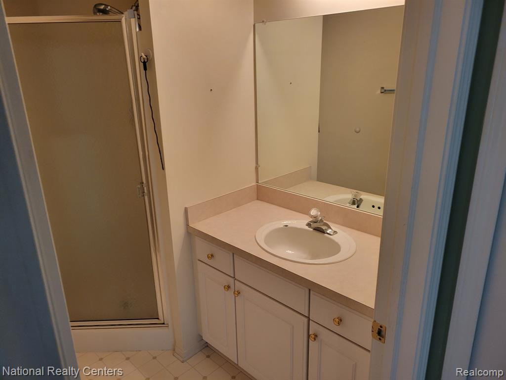 37008 CONDOR, Westland, MI — Photo 17