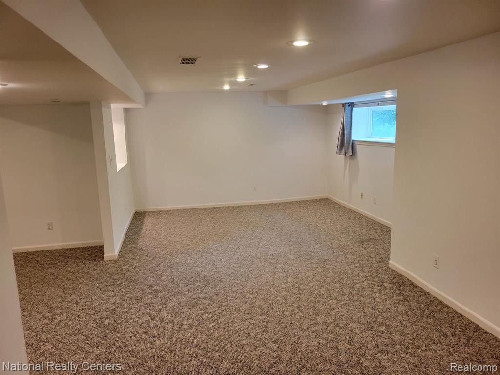 37008 CONDOR, Westland, MI — Photo 18
