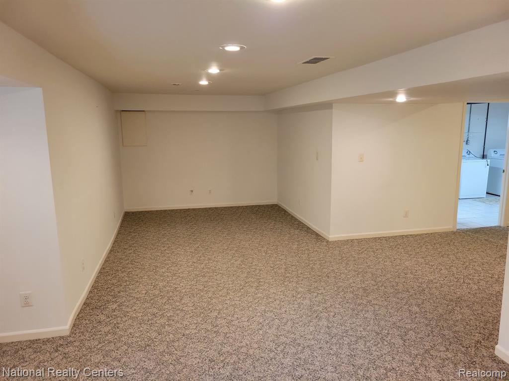 37008 CONDOR, Westland, MI — Photo 19