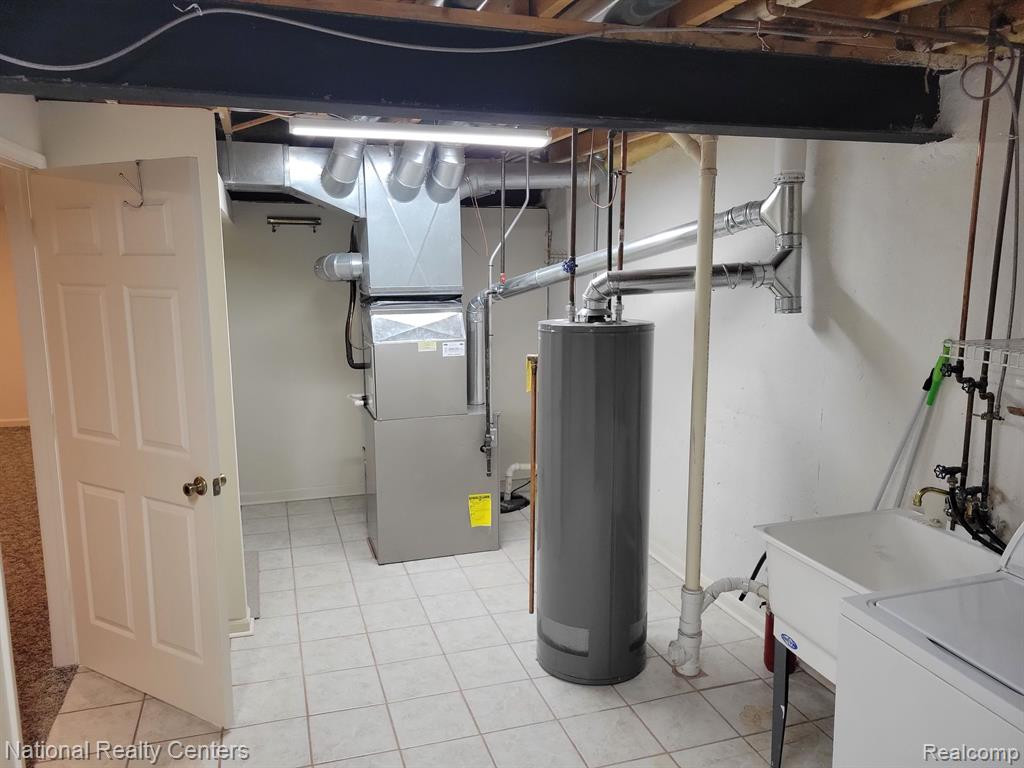 37008 CONDOR, Westland, MI — Photo 20