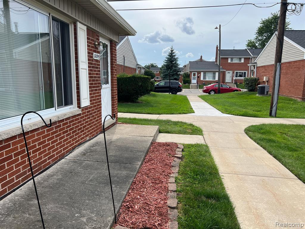 8095 BRISTOL Street, Westland, MI — Photo 9