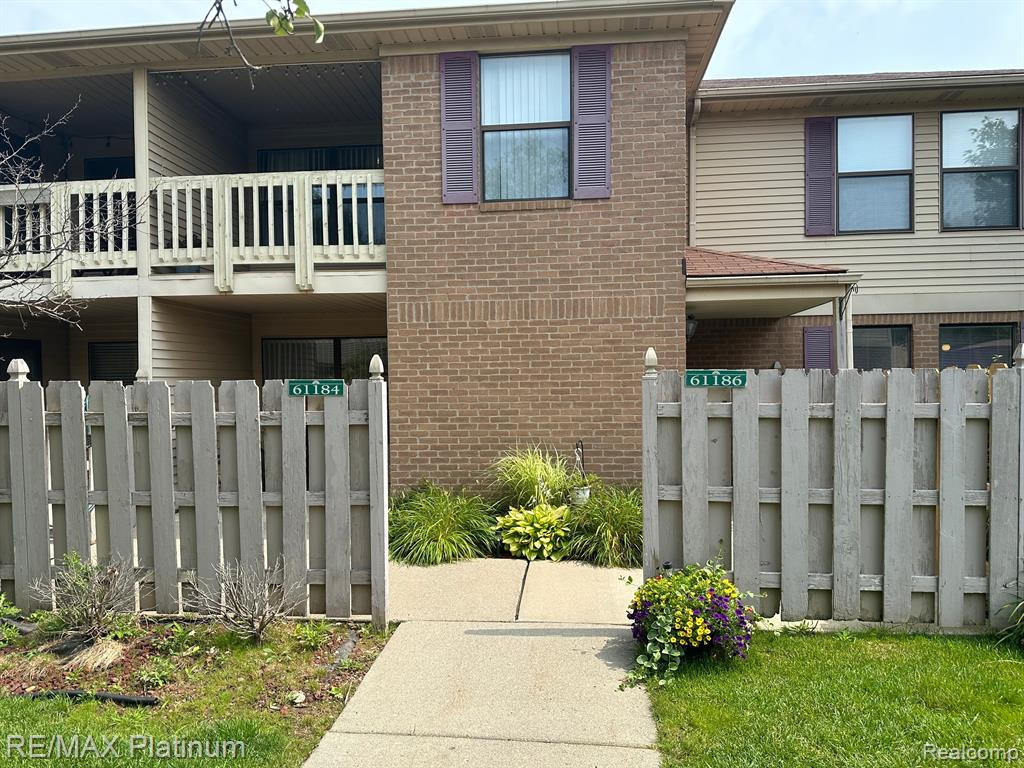 61184 GREENWOOD Drive, South Lyon, MI 48178 — front exterior