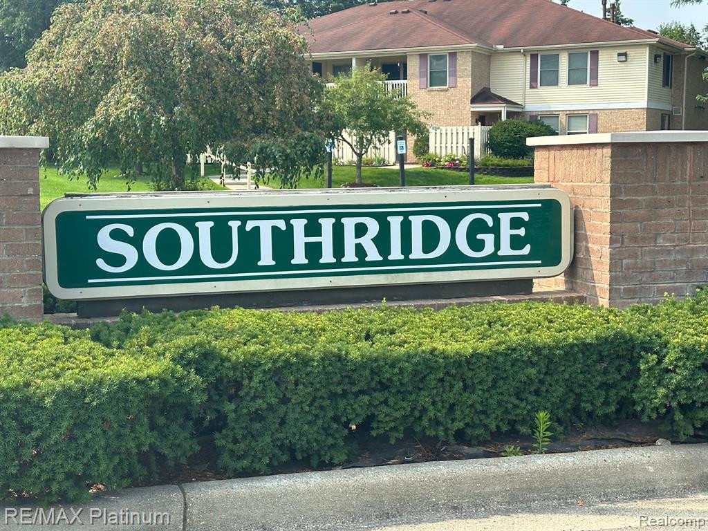 61184 GREENWOOD Drive, South Lyon, MI 48178 — Photo 2
