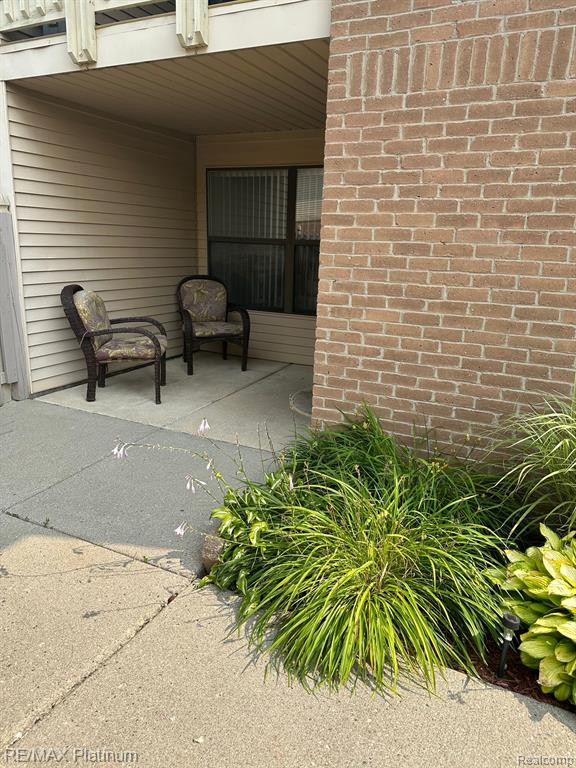 61184 GREENWOOD Drive, South Lyon, MI 48178 — Photo 5