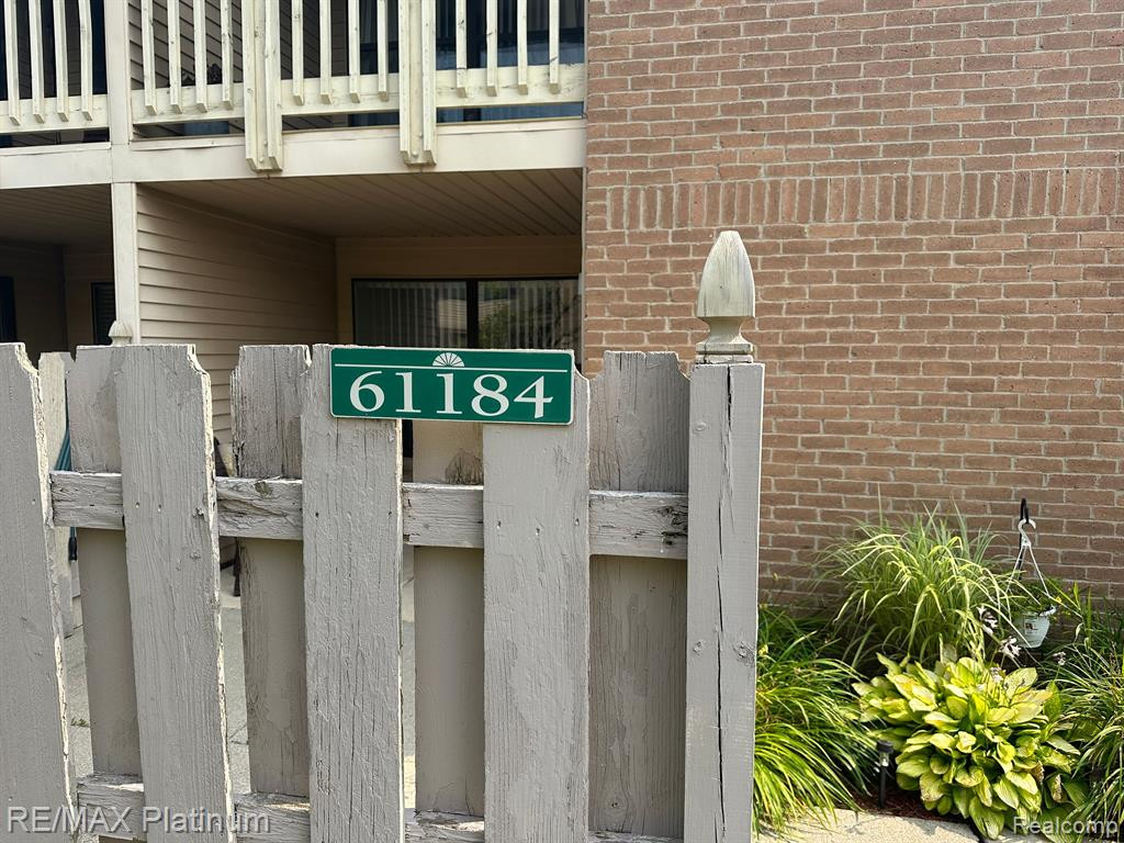 61184 GREENWOOD Drive, South Lyon, MI 48178 — Photo 7
