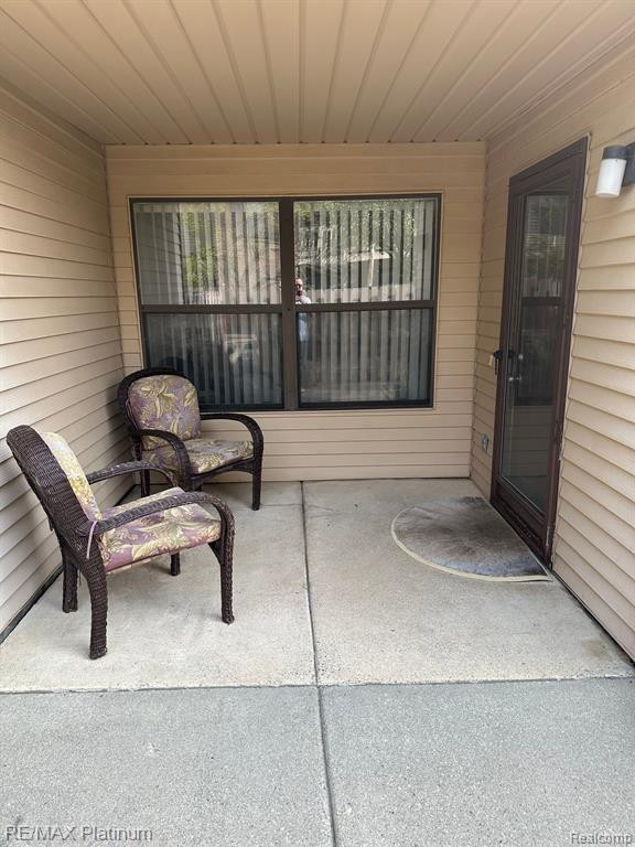 61184 GREENWOOD Drive, South Lyon, MI 48178 — Photo 8