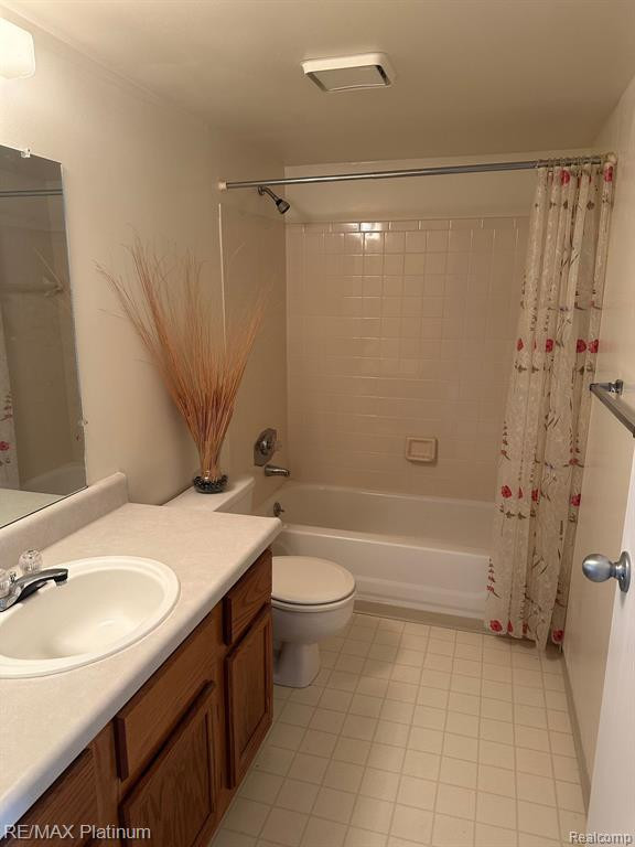 61184 GREENWOOD Drive, South Lyon, MI 48178 — Photo 13