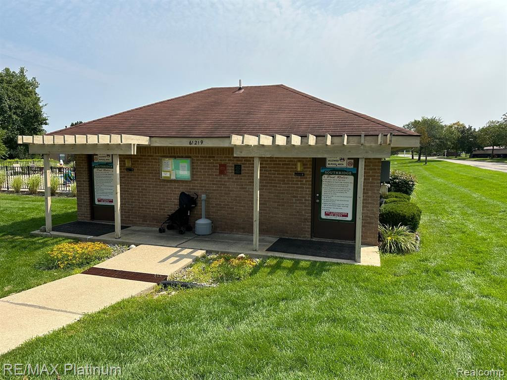 61184 GREENWOOD Drive, South Lyon, MI 48178 — Photo 25