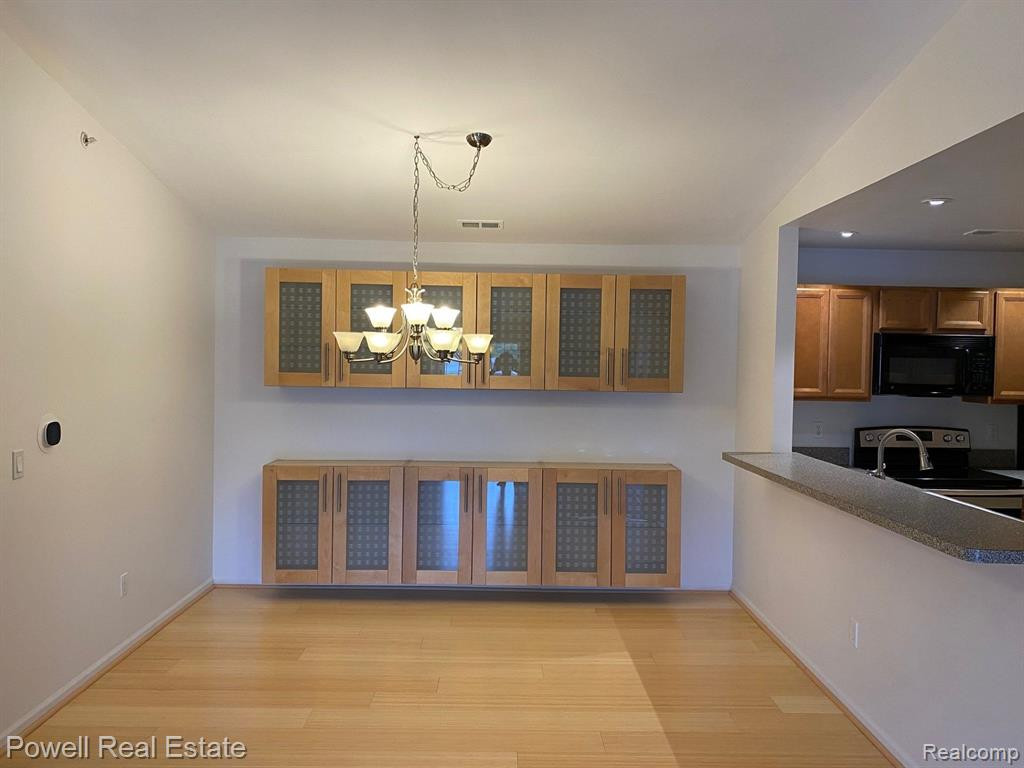 29579 NOTTINGHAM Circle, Livonia, MI 48152 — Photo 3