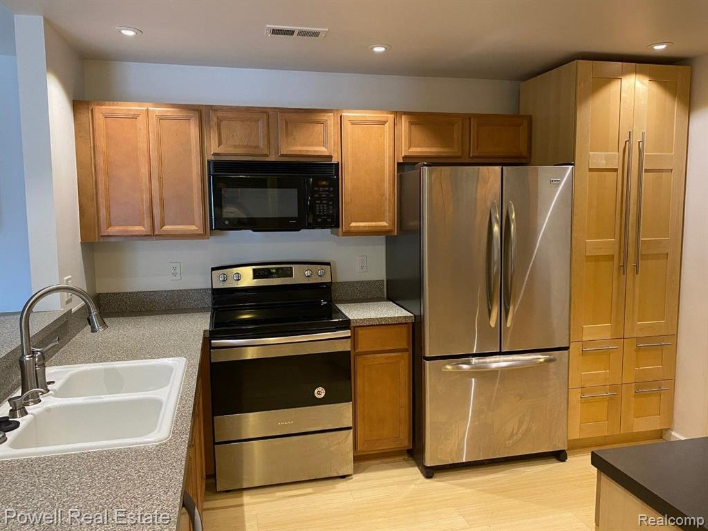 29579 NOTTINGHAM Circle, Livonia, MI 48152 — Photo 5