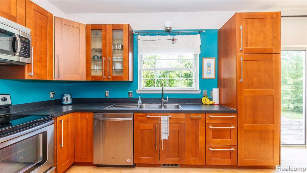 7535 STREAMWOOD Drive, Ypsilanti, MI 48197 — Photo 13