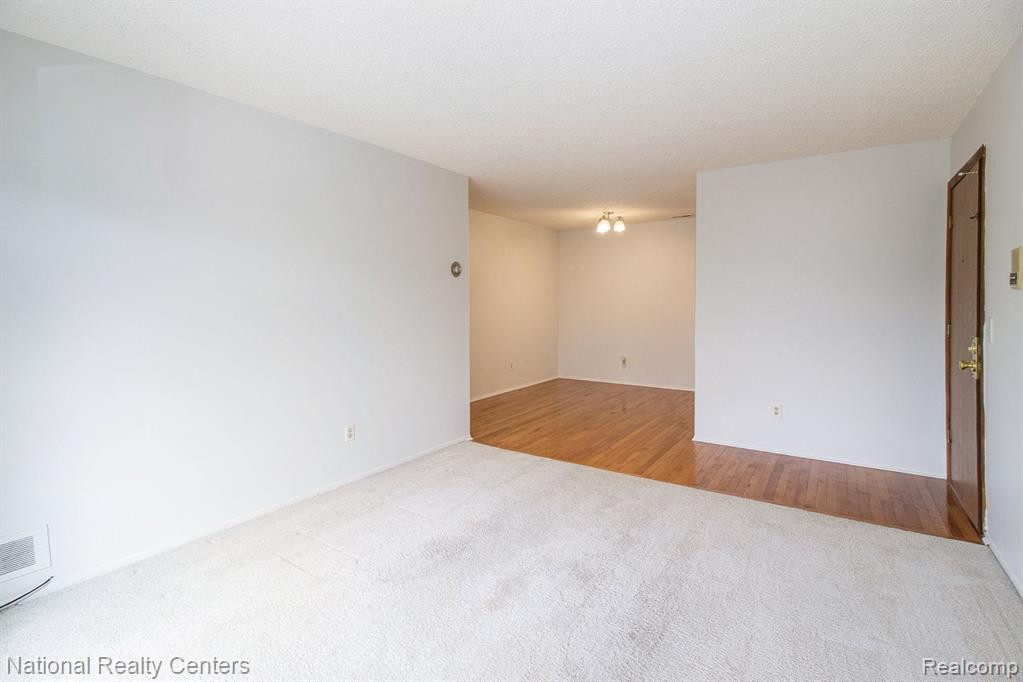7760 MANOR Circle, 201, Westland, MI — Photo 2