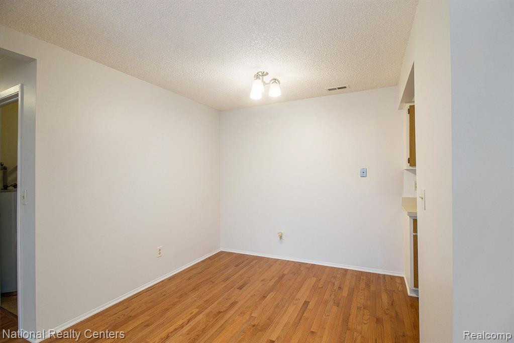 7760 MANOR Circle, 201, Westland, MI — Photo 3