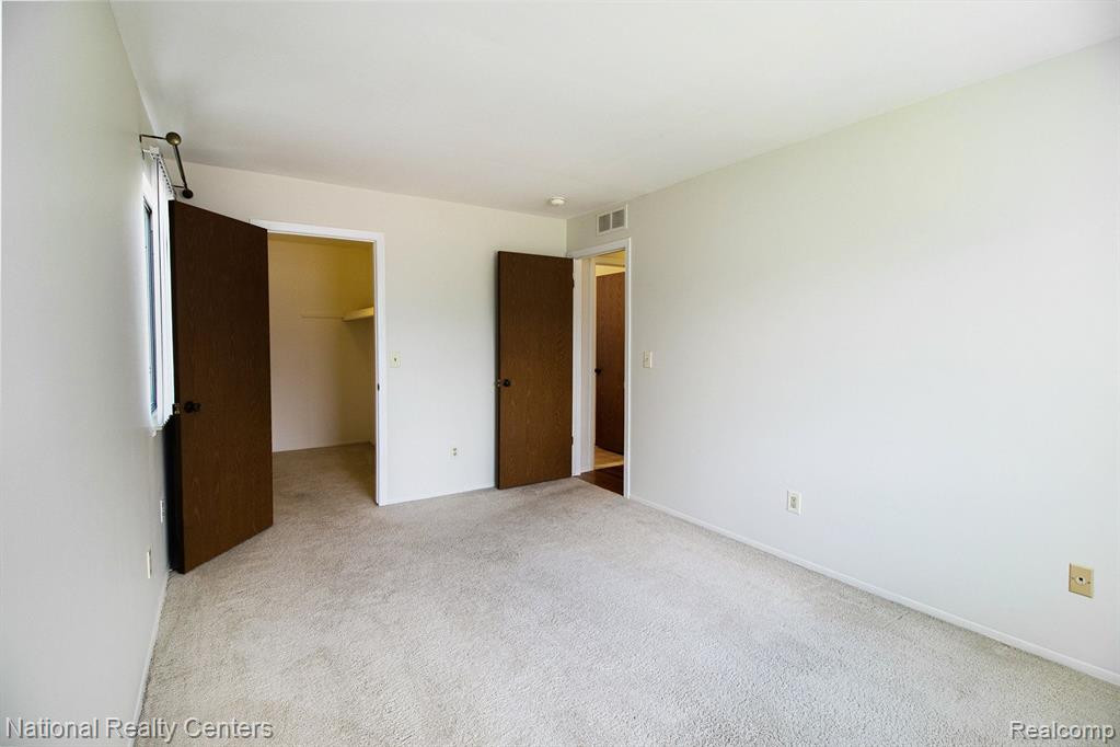 7760 MANOR Circle, 201, Westland, MI — Photo 8