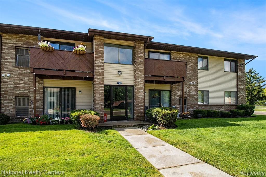 7760 MANOR Circle, 201, Westland, MI — Photo 12