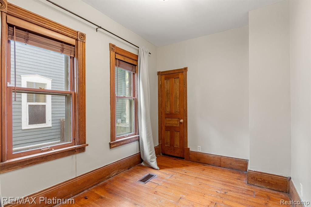 124 E SUMMIT Street, Ann Arbor, MI 48104 — Photo 8
