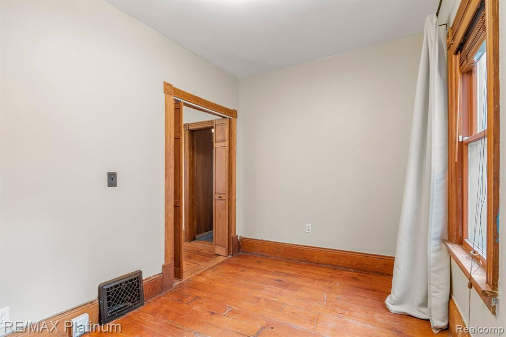 124 E SUMMIT Street, Ann Arbor, MI 48104 — Photo 9