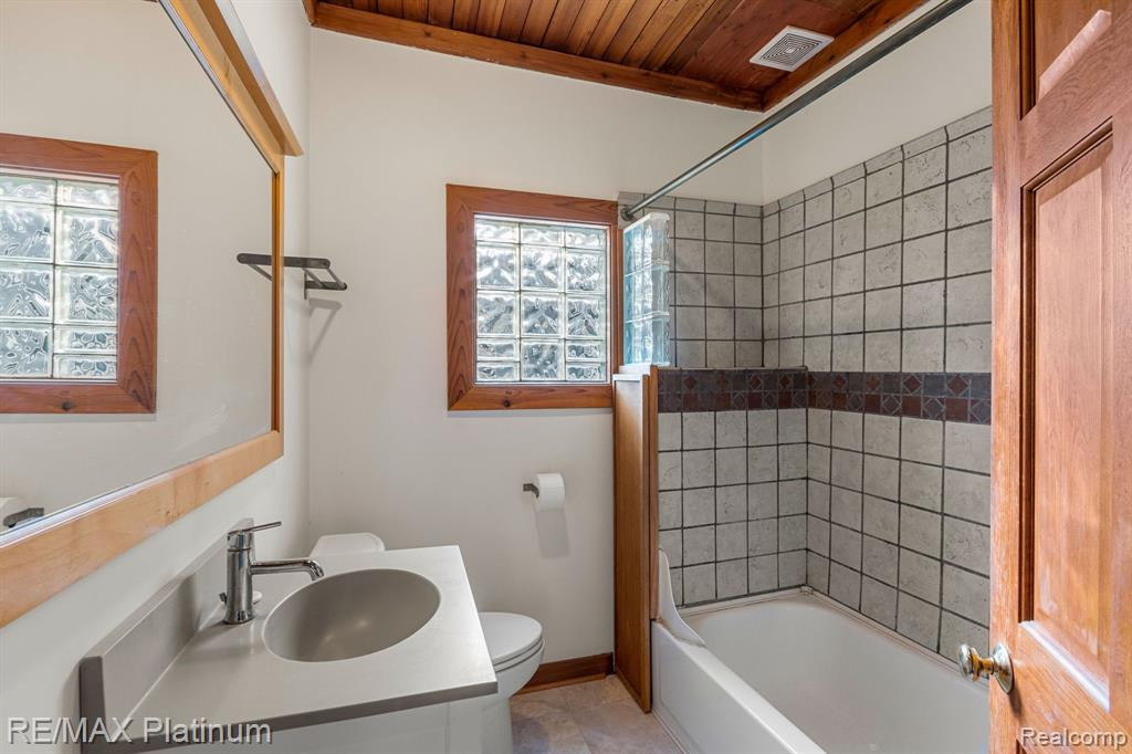 124 E SUMMIT Street, Ann Arbor, MI 48104 — Photo 15