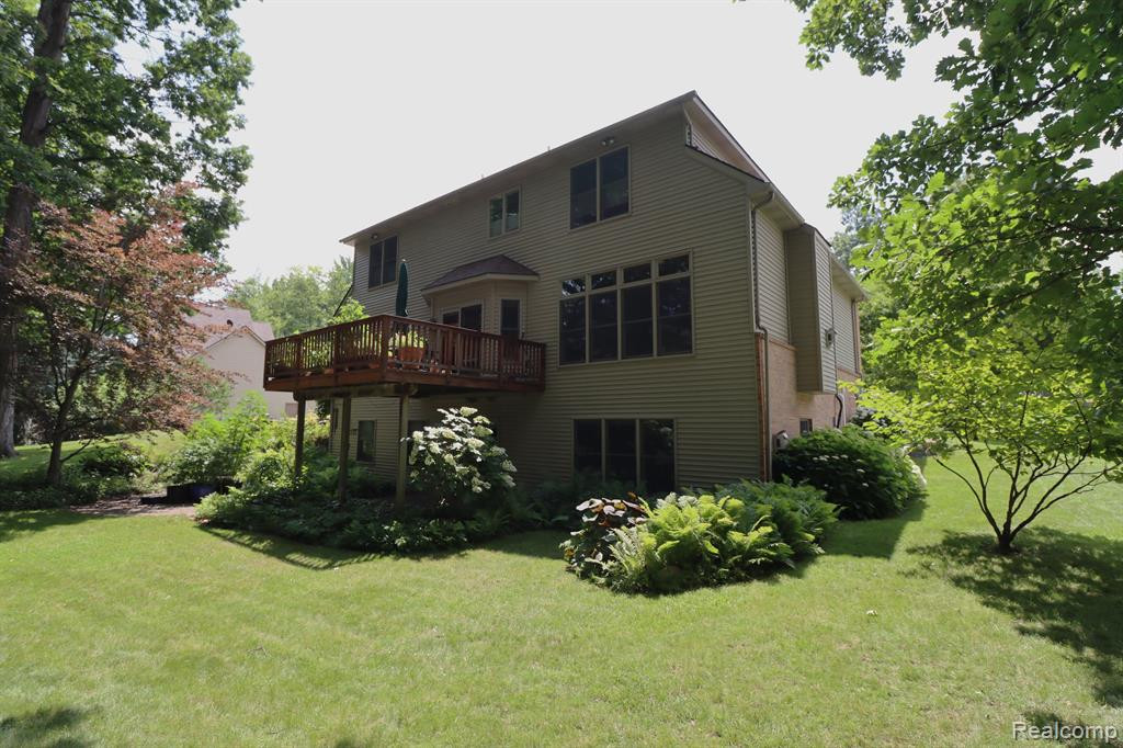 9441 Fair Oaks Drive, Goodrich Vlg, MI — Photo 2
