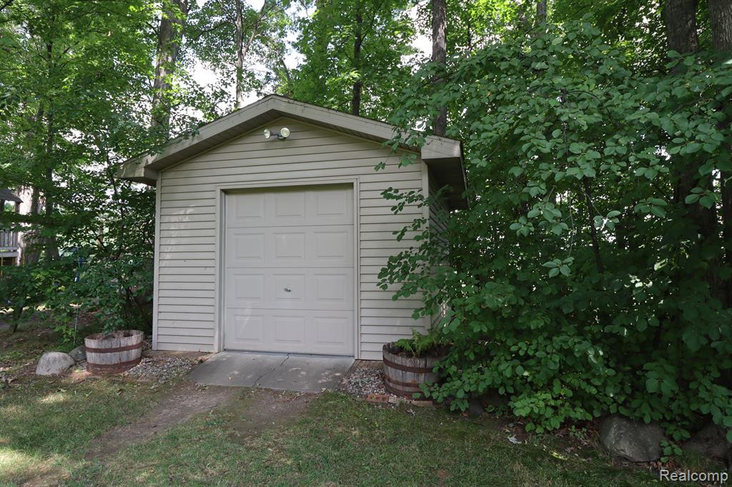 9441 Fair Oaks Drive, Goodrich Vlg, MI — Photo 4