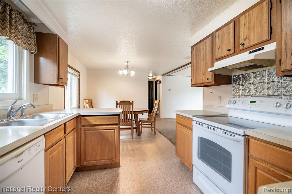 50 MECHANIC Street, Oxford, MI 48371 — Photo 12
