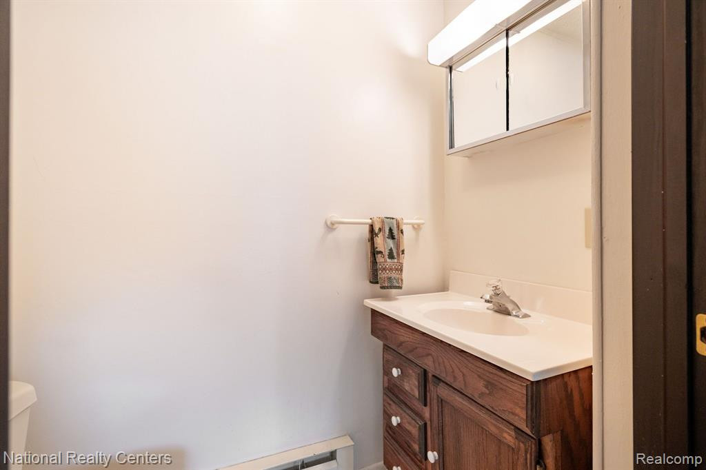 50 MECHANIC Street, Oxford, MI 48371 — Photo 17