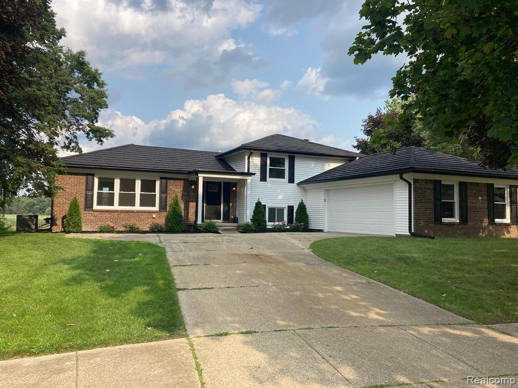 45 LAKES EDGE, Oxford, MI 48371 — front exterior
