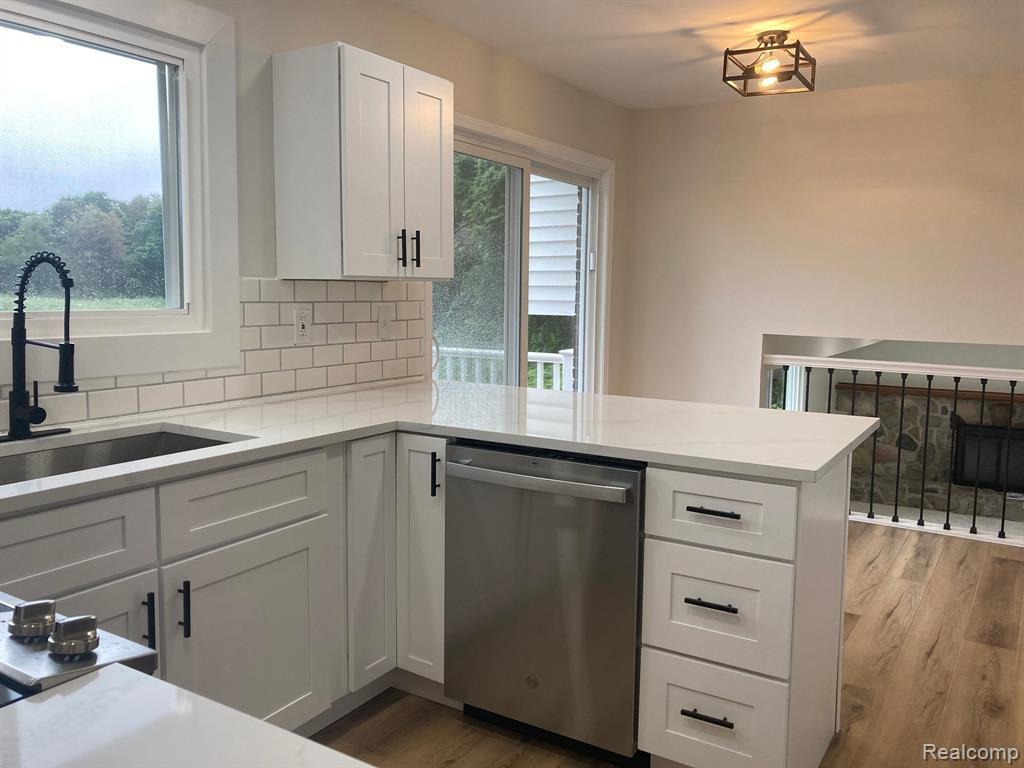 45 LAKES EDGE, Oxford, MI 48371 — Photo 5