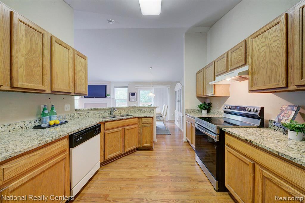 6331 CREEKSIDE Circle, Ypsilanti, MI 48197 — Photo 9