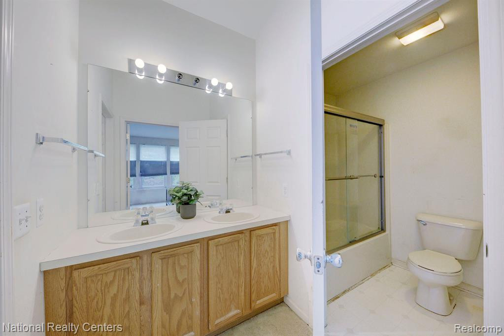6331 CREEKSIDE Circle, Ypsilanti, MI 48197 — Photo 11