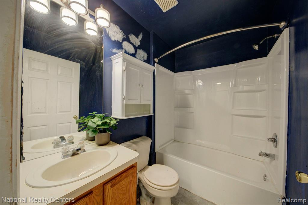 6331 CREEKSIDE Circle, Ypsilanti, MI 48197 — Photo 15