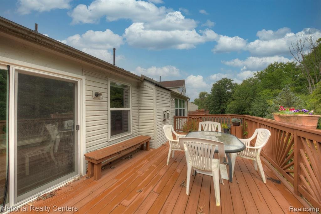 6331 CREEKSIDE Circle, Ypsilanti, MI 48197 — Photo 17