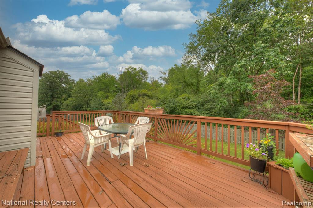 6331 CREEKSIDE Circle, Ypsilanti, MI 48197 — Photo 18