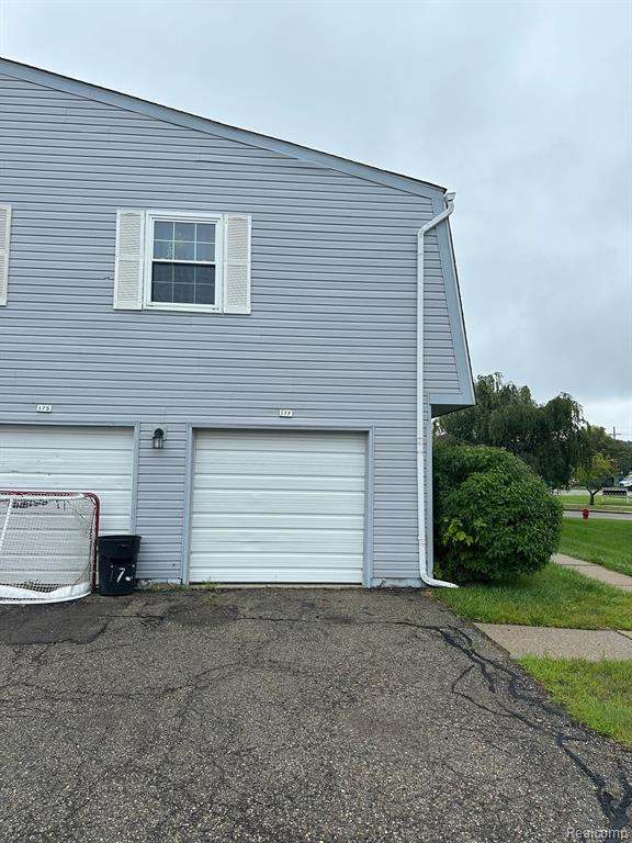 177 NEPTUNE Drive, Walled Lake, MI 48390 — Photo 3