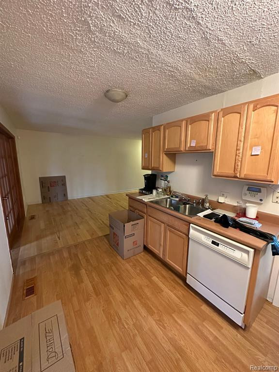 177 NEPTUNE Drive, Walled Lake, MI 48390 — Photo 4