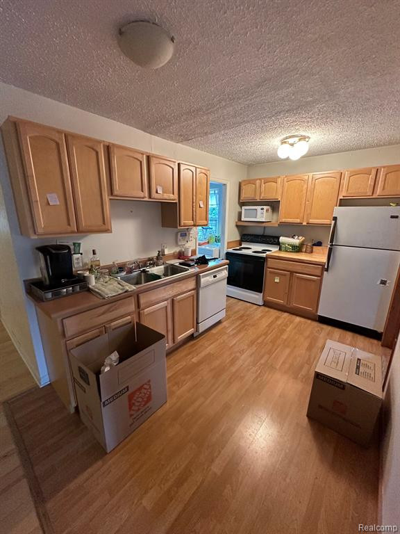 177 NEPTUNE Drive, Walled Lake, MI 48390 — Photo 5