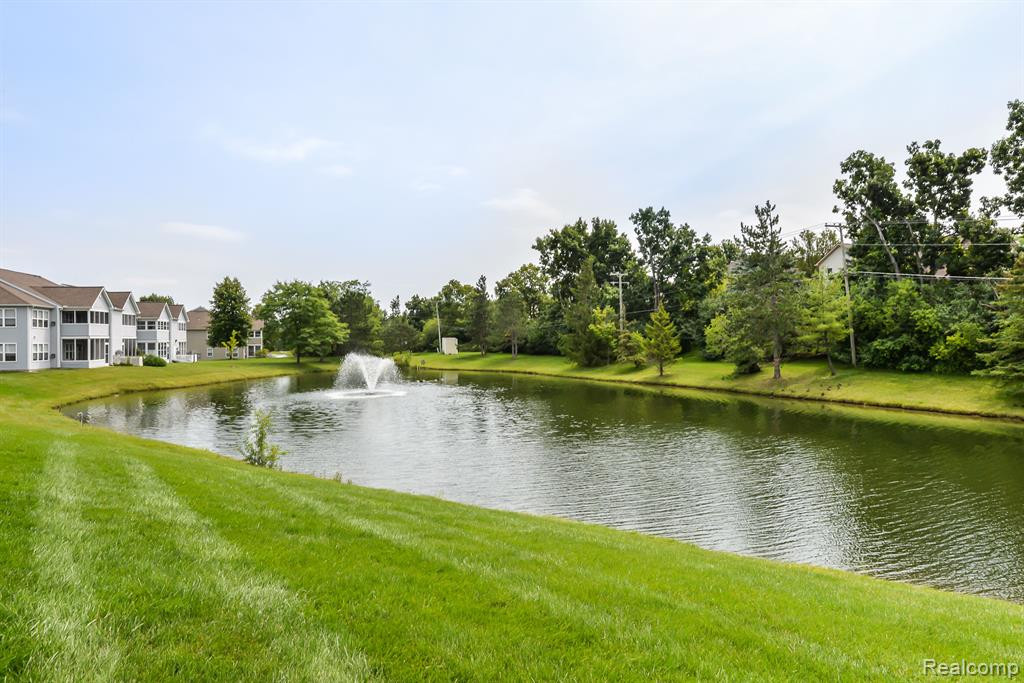 1731 WEATHERSTONE Drive, Ann Arbor, MI 48108 — Photo 2