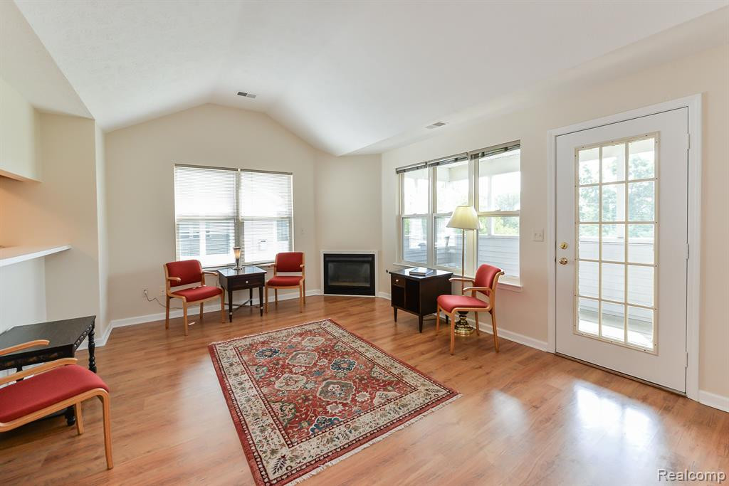1731 WEATHERSTONE Drive, Ann Arbor, MI 48108 — Photo 4
