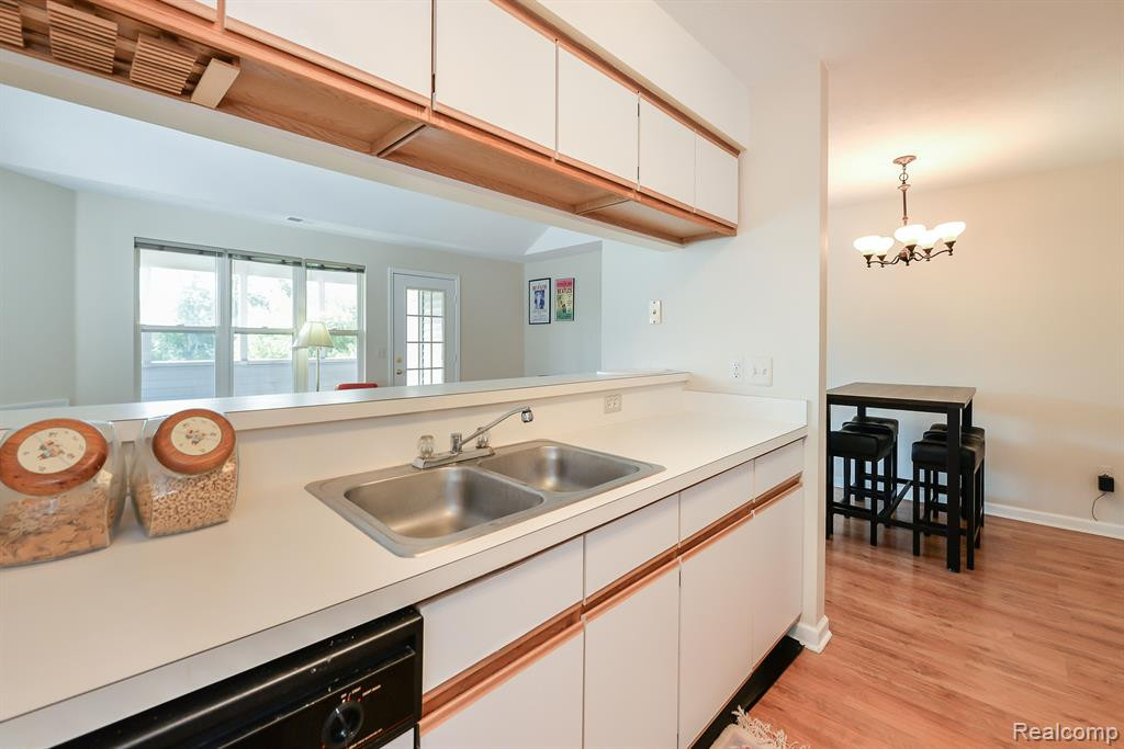 1731 WEATHERSTONE Drive, Ann Arbor, MI 48108 — Photo 14