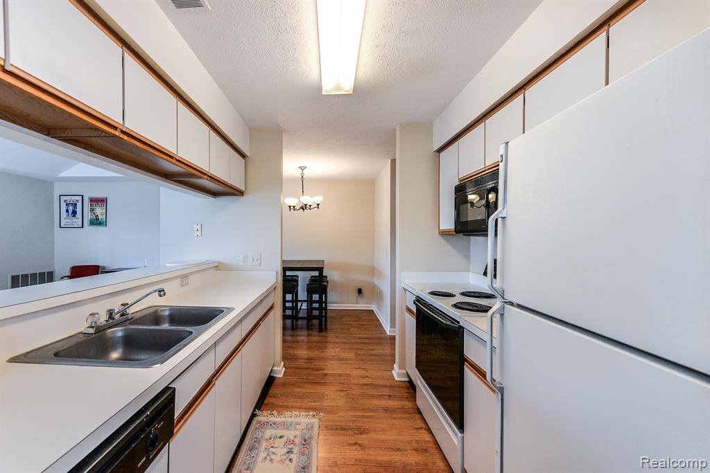 1731 WEATHERSTONE Drive, Ann Arbor, MI 48108 — Photo 15