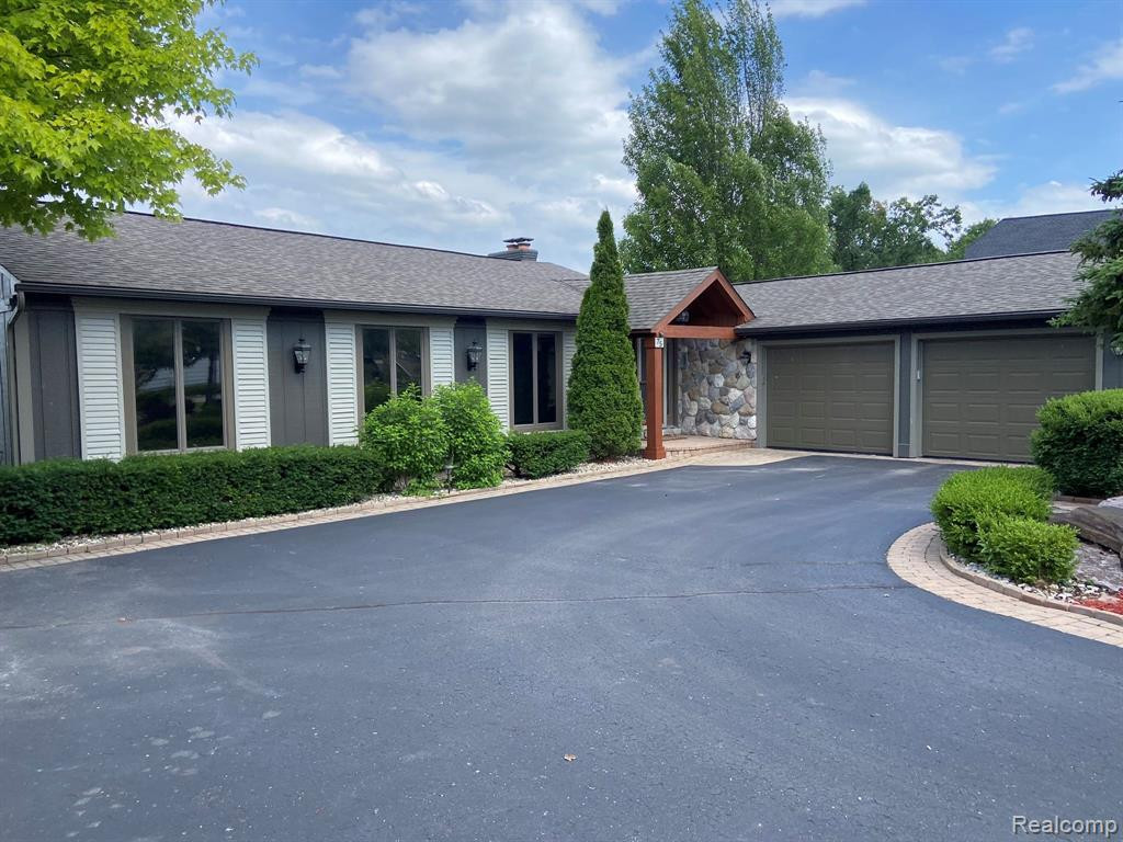 75 CRESCENT Avenue, Lake Orion, MI 48362 — Photo 4