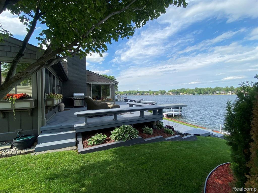 75 CRESCENT Avenue, Lake Orion, MI 48362 — Photo 8
