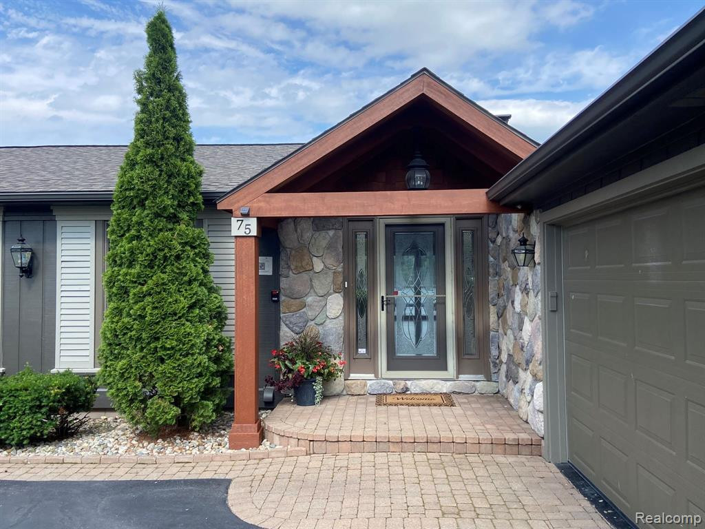 75 CRESCENT Avenue, Lake Orion, MI 48362 — Photo 12