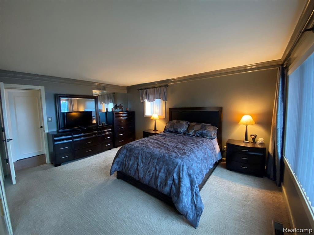 75 CRESCENT Avenue, Lake Orion, MI 48362 — Photo 31