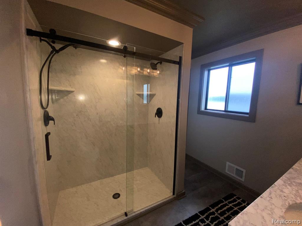 75 CRESCENT Avenue, Lake Orion, MI 48362 — Photo 34