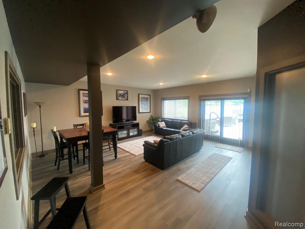 75 CRESCENT Avenue, Lake Orion, MI 48362 — Photo 38