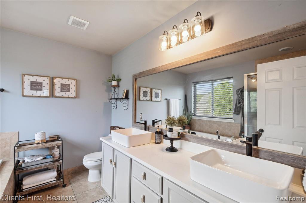 20983 OAK TREE DRIVE Drive, South Lyon, MI 48178 — Photo 24