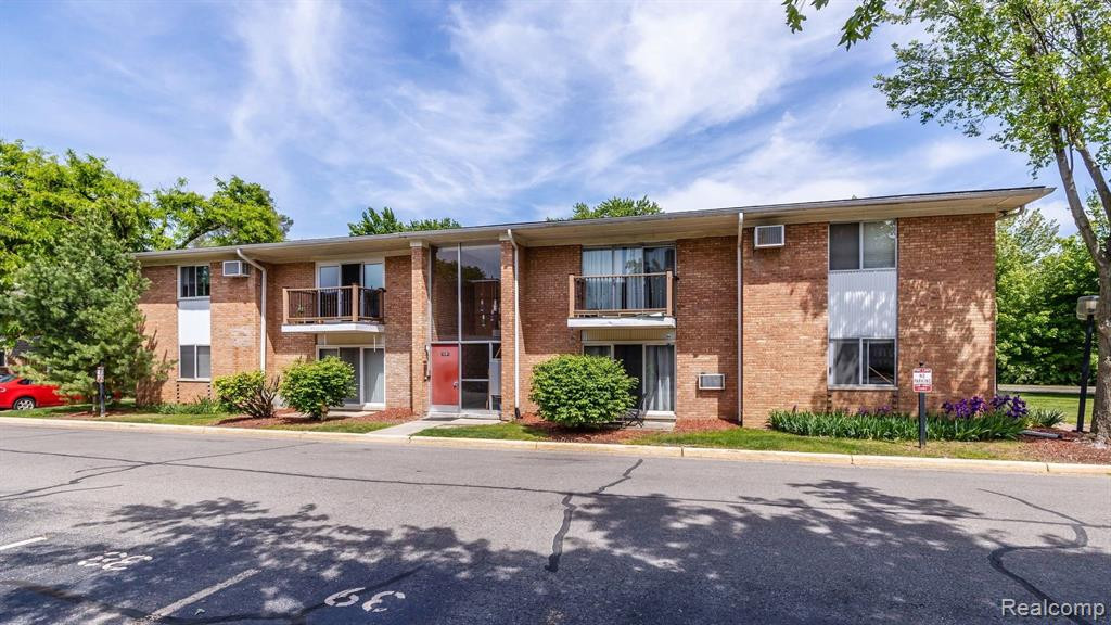 1201 ISLAND Drive, 104, Ann Arbor, MI 48105 — Photo 2